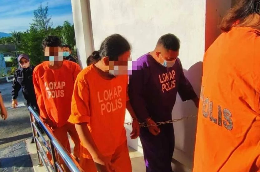 Abang baju merah (kanan) ditahan reman sehingga Jumaat.