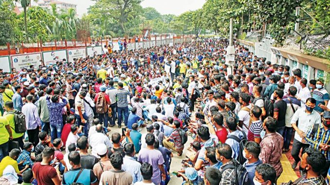 Ribuan Pekerja Bangladesh Tunjuk Per4sa4n Di Dhaka, Des4k Mahu Pulang Ke Malaysia_5fa1136c5a527.jpeg