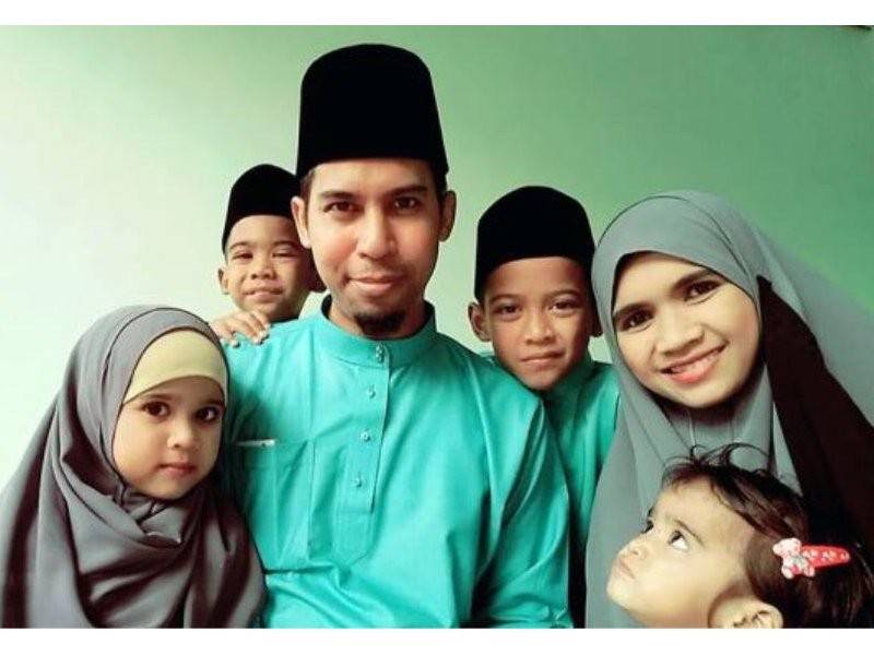 Suhaimi Saad Hidap Sakit Mata Kronik, Terpaksa Berjalan Menggunakan Tongkat. · MYKMU.NET
