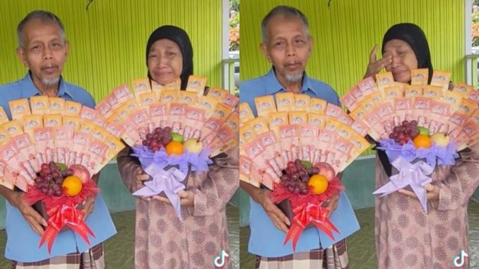 Anak rindu nak tatap wajah, tapi mak ayah tak pandai video call… berlaku drama air mata di pagi Aidiladha ketika jambangan wang dikirim – Viral | mStar_60fb70ce9fa66.jpeg