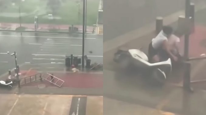 Ibu lindungi anak dalam angin kencang, “Kasih ibu lebih kuat…’_60f790310e78d.jpeg