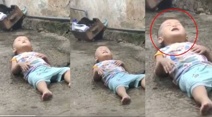 (Video) Syok Betul Agaknya, Adik Ni Baring Kat Tanah ‘Layan’ Hujan Turun Sampai Tersenyum ‘Bahagia’_60f257efd1c12.jpeg