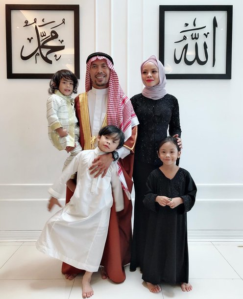 Biodata Penyanyi Siti Sarah, Anak Raisuddin Hamzah | Iluminasi